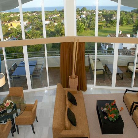 Senator Banus (Adults Only) Hotel Estepona Interior photo A living room in a penthouse